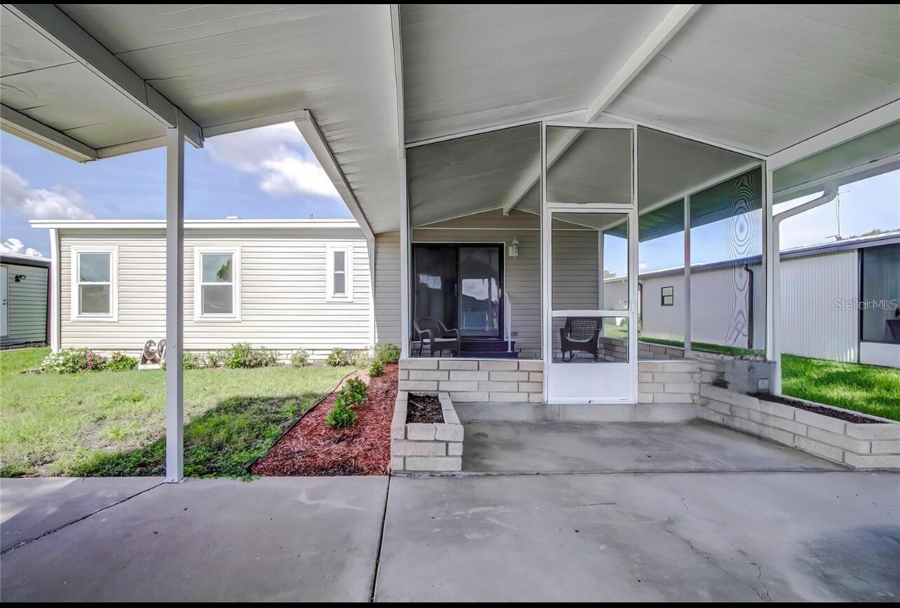 3145 Hidden Lake Dr