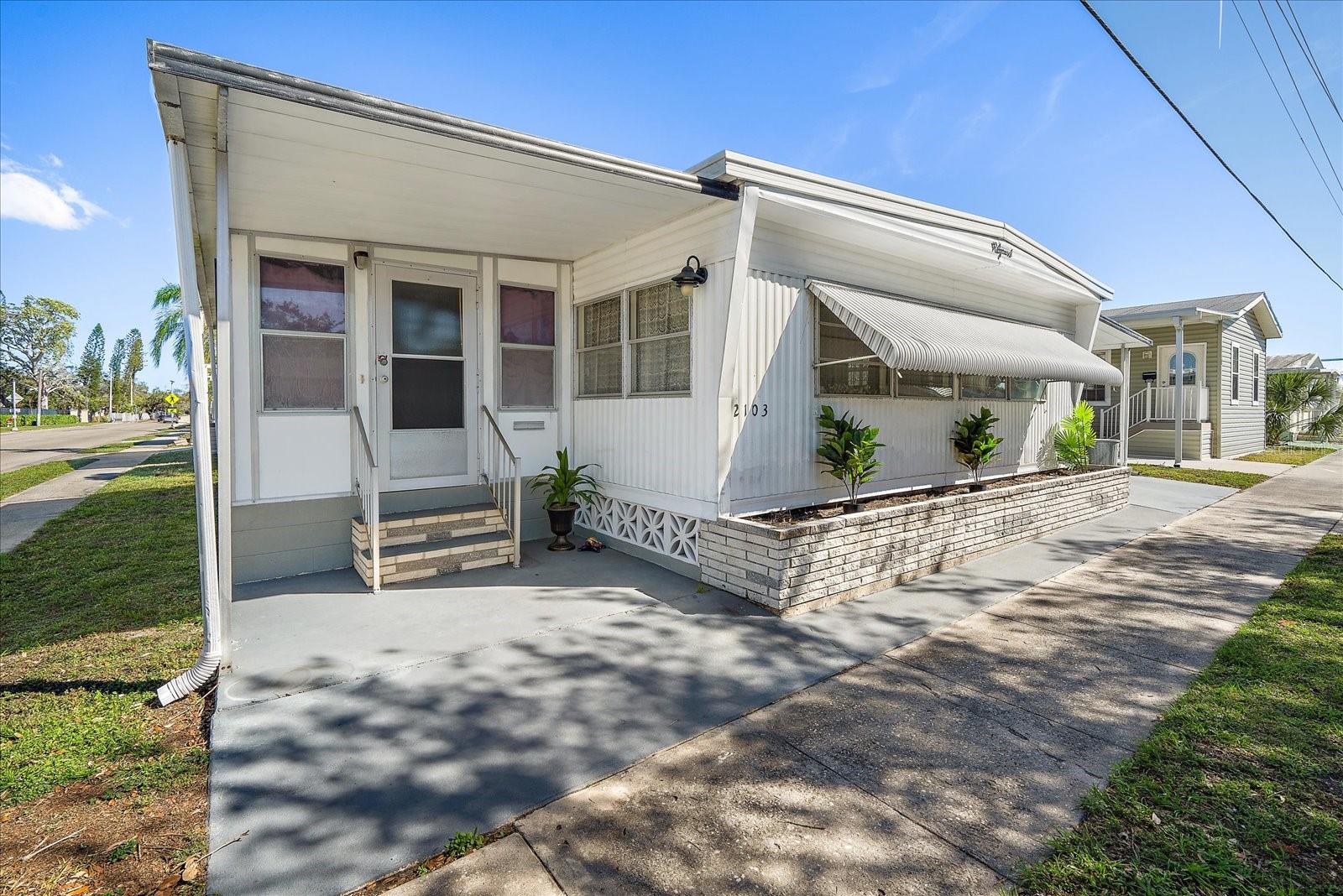 2103 18th St W