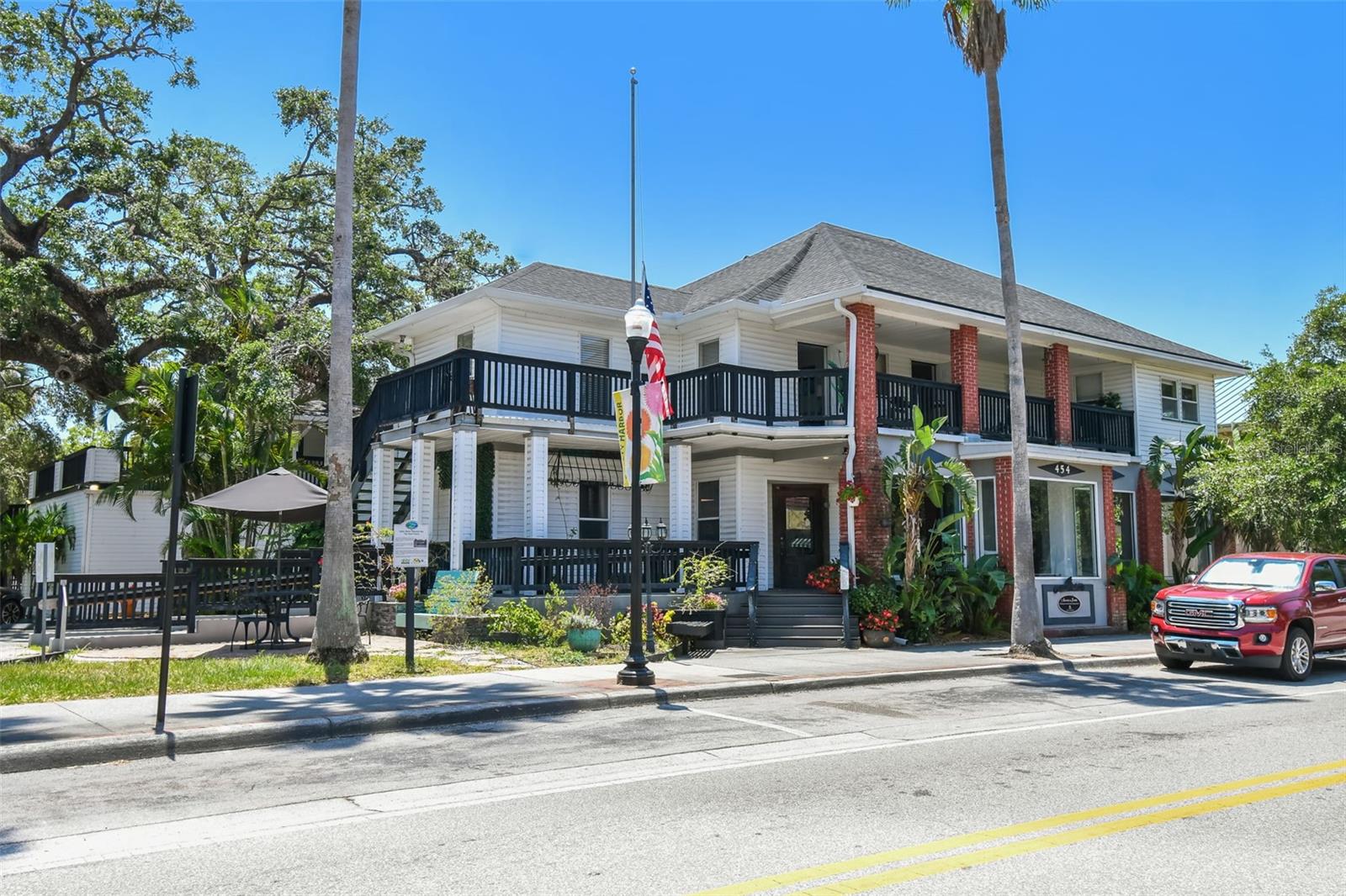 454 Main St