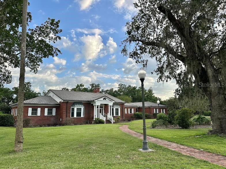 708 E Main St