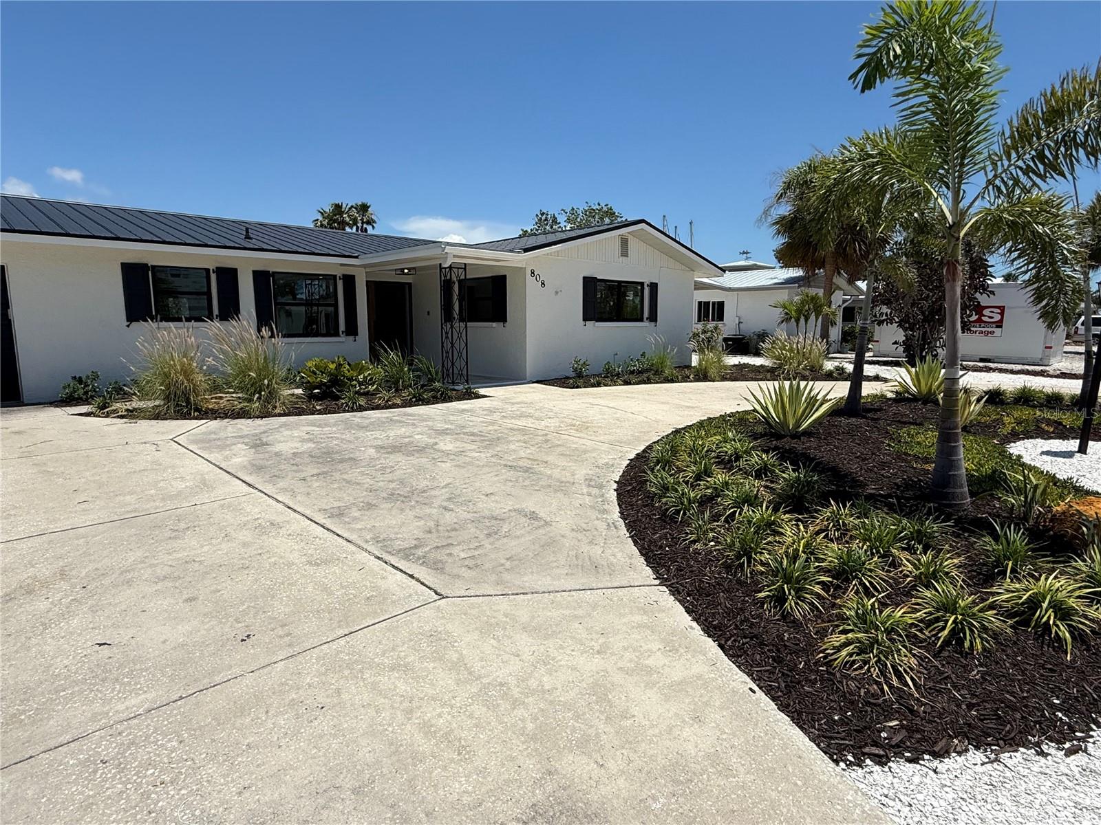 808 25th Ave W
