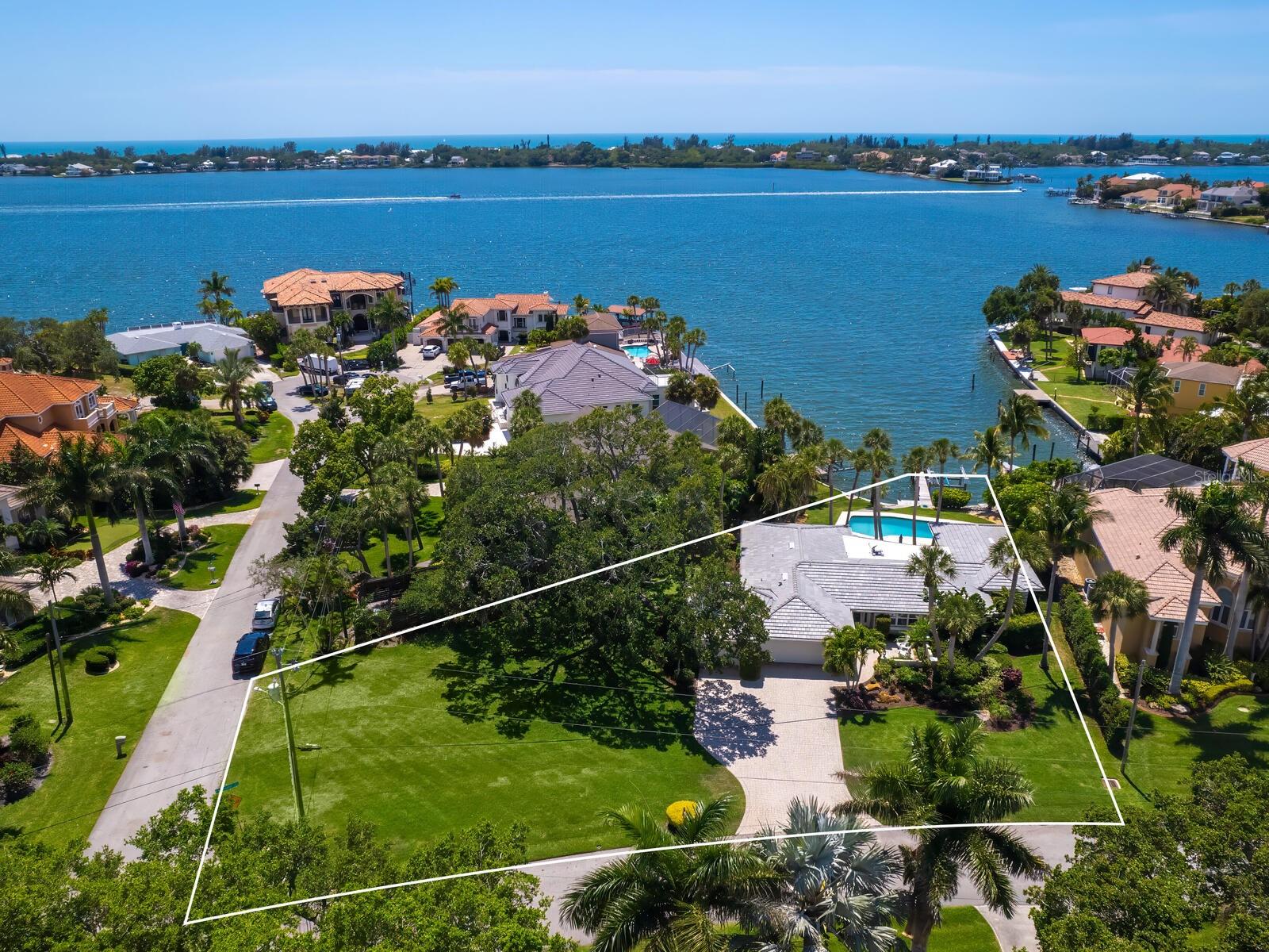 7614 Peninsular Dr