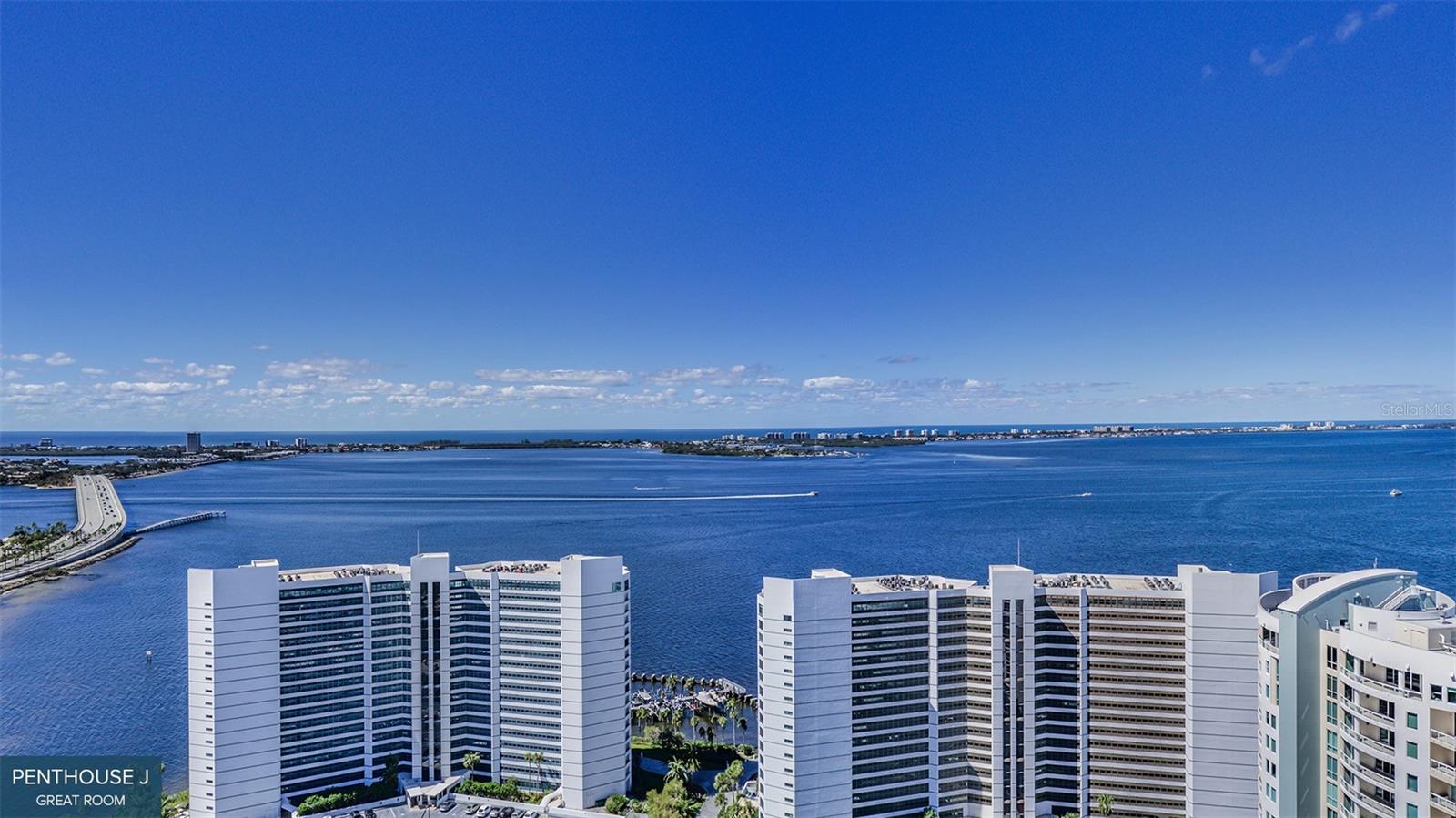 555 Quay Cmn #2004