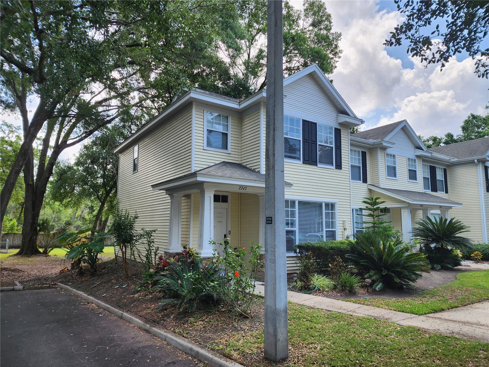 2247 Golden Oak Ln