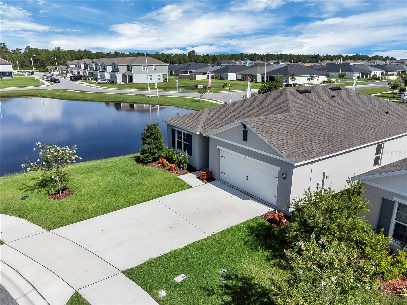 1596 Leamington Ln