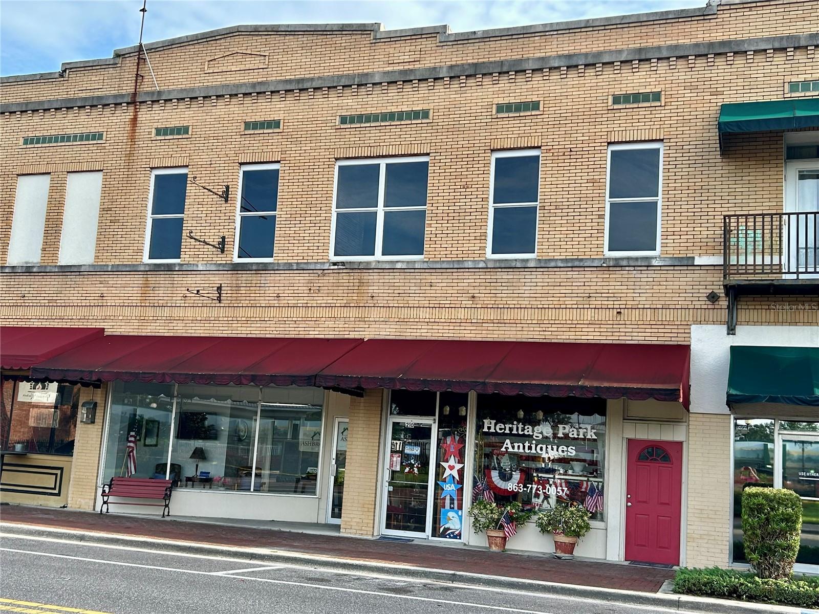 208 W Main St