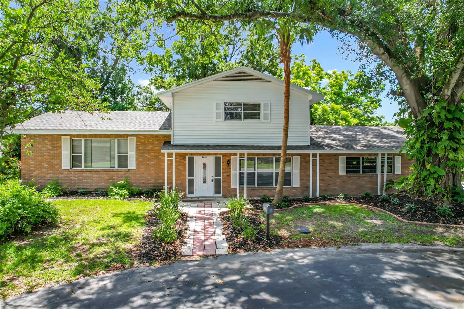 1631 Monterey Ln