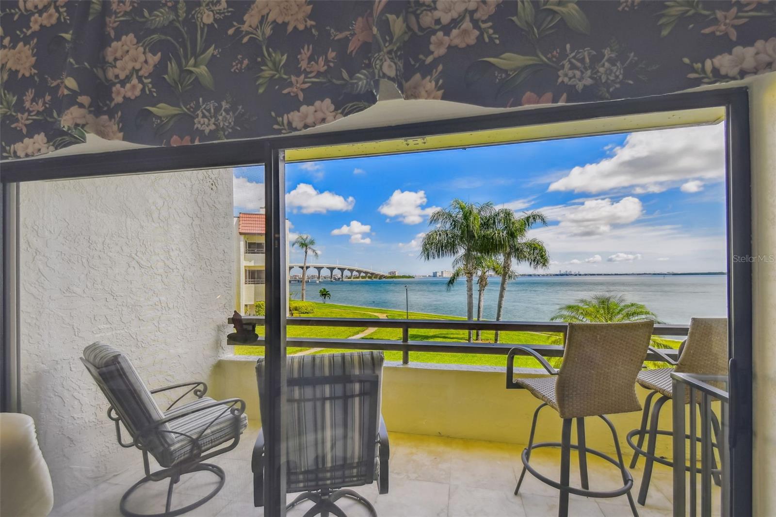 127 1st St E #103