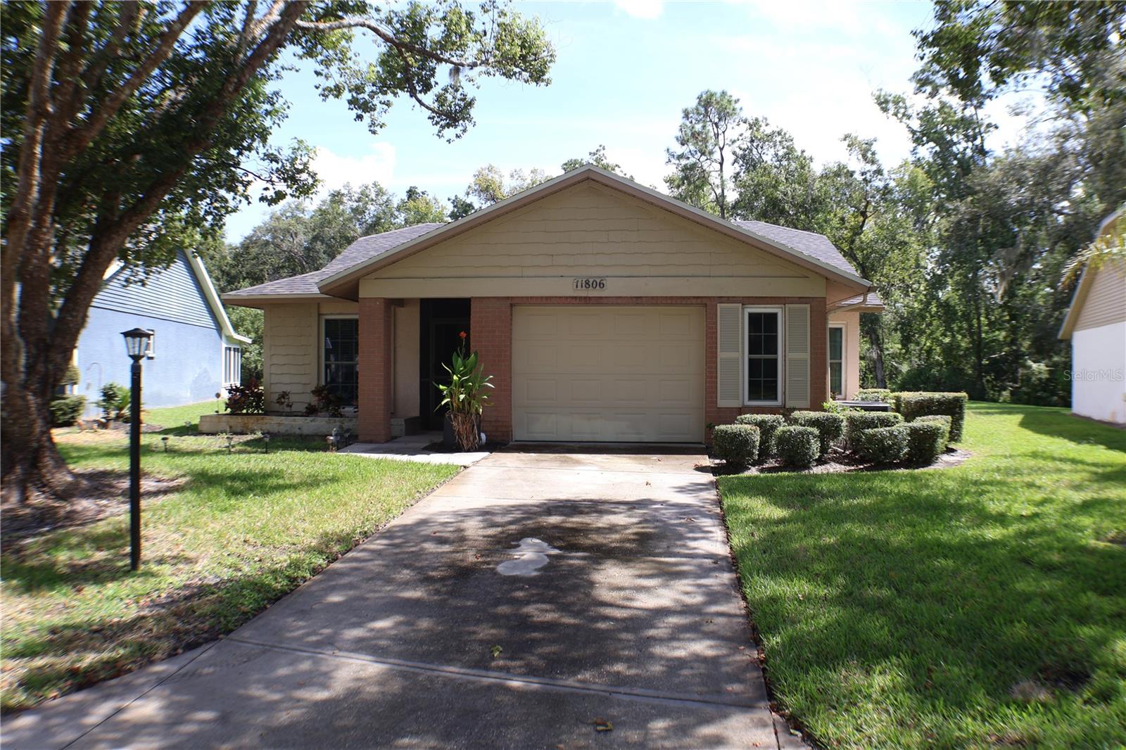 11806 White Ash Dr