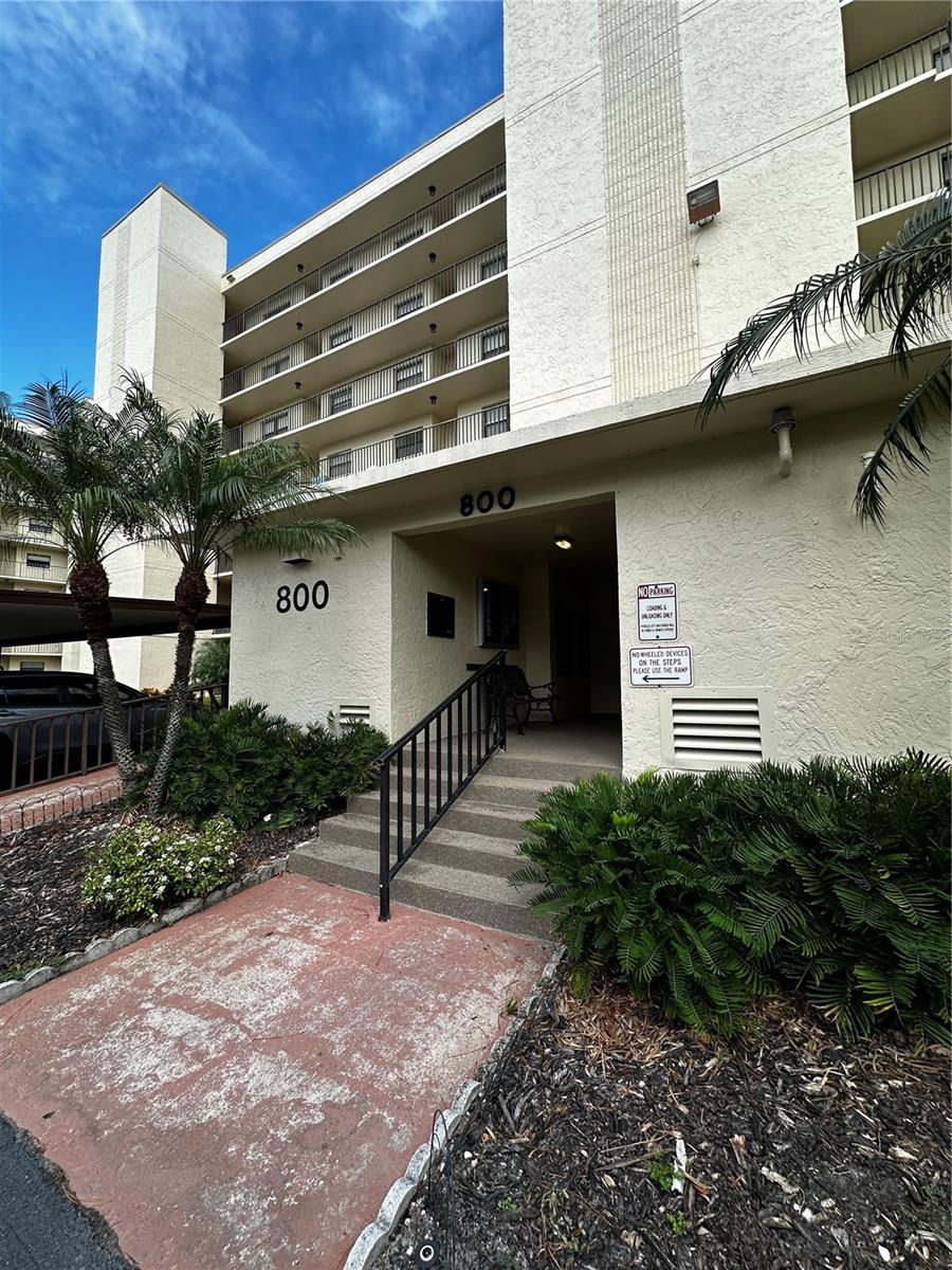 800 Cove Cay Dr #4F