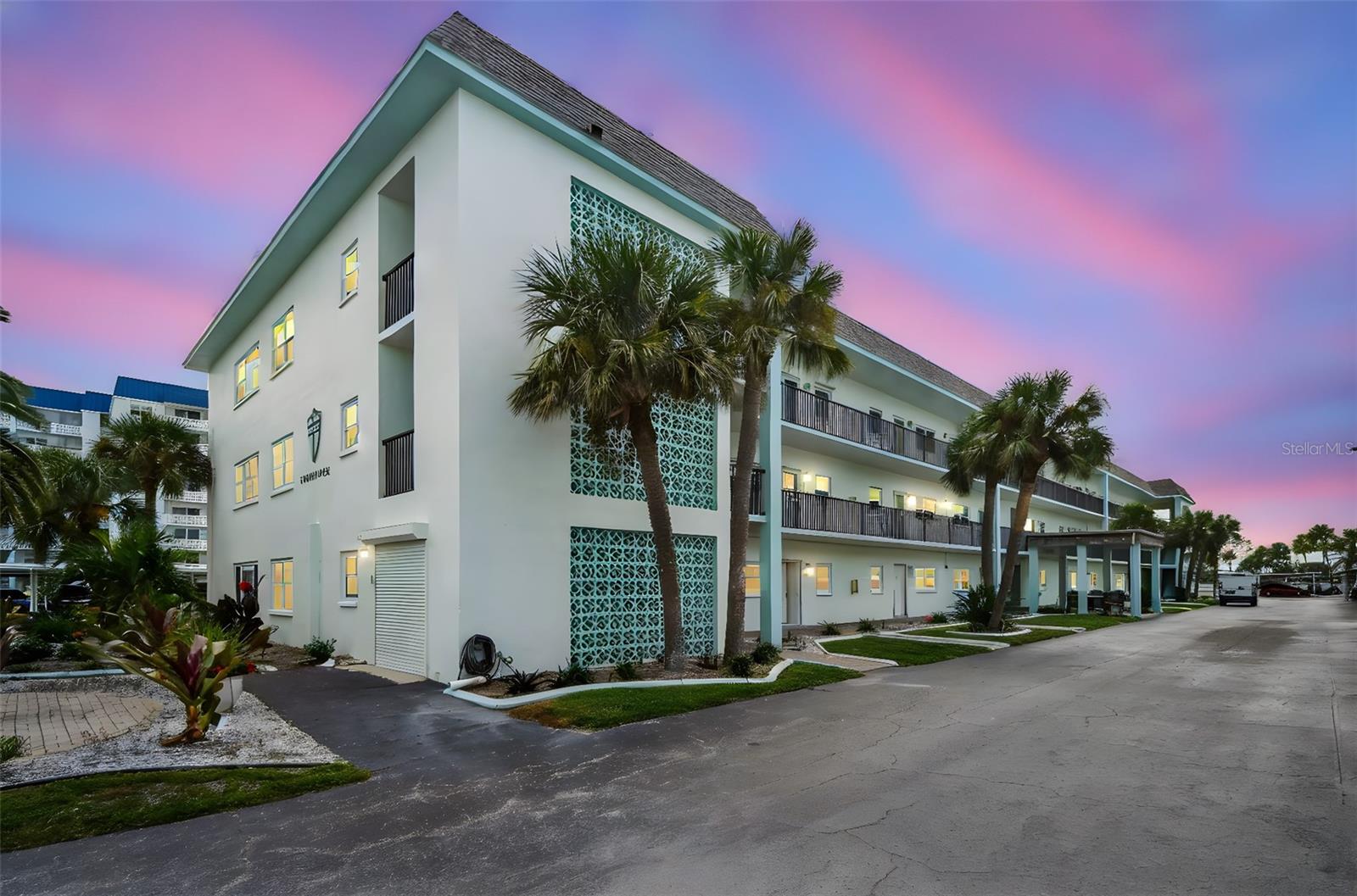 8 Glencoe Pl #307