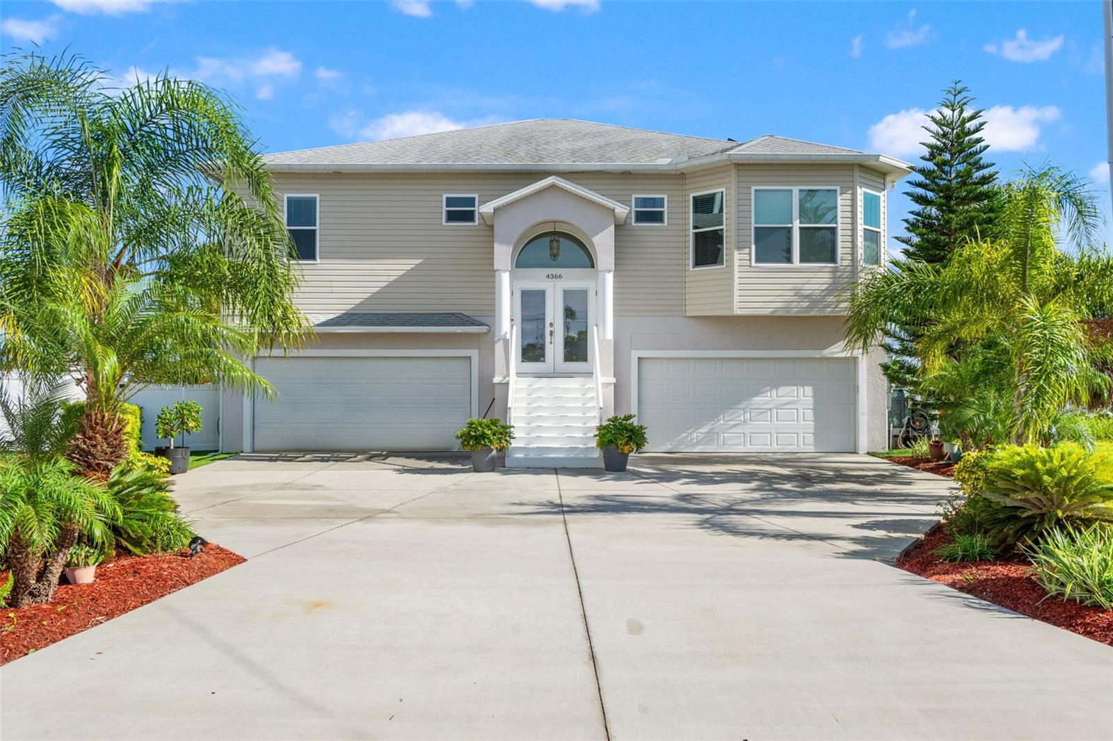 4366 6th Isle Dr