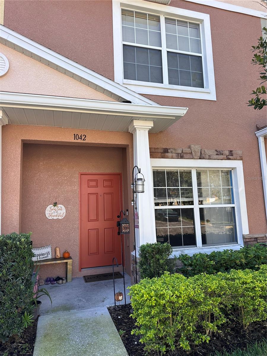 1042 N Sleepy Oak Dr