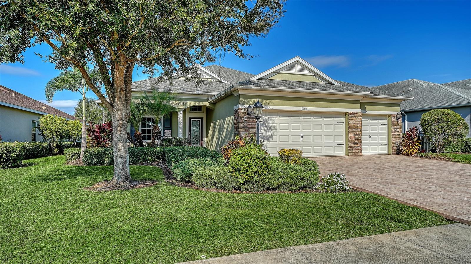 1121 Thornbury Dr