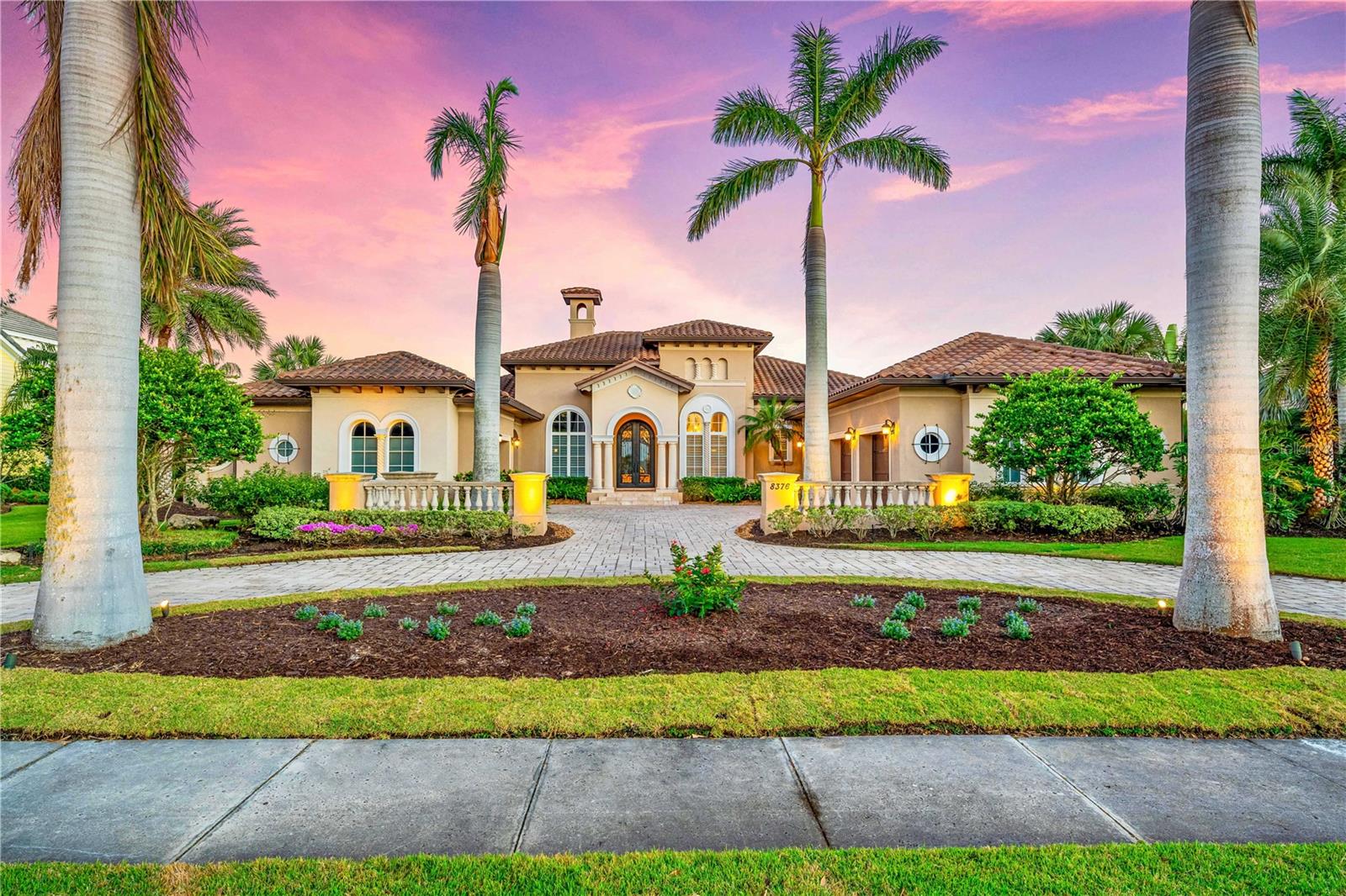 8376 Catamaran Cir