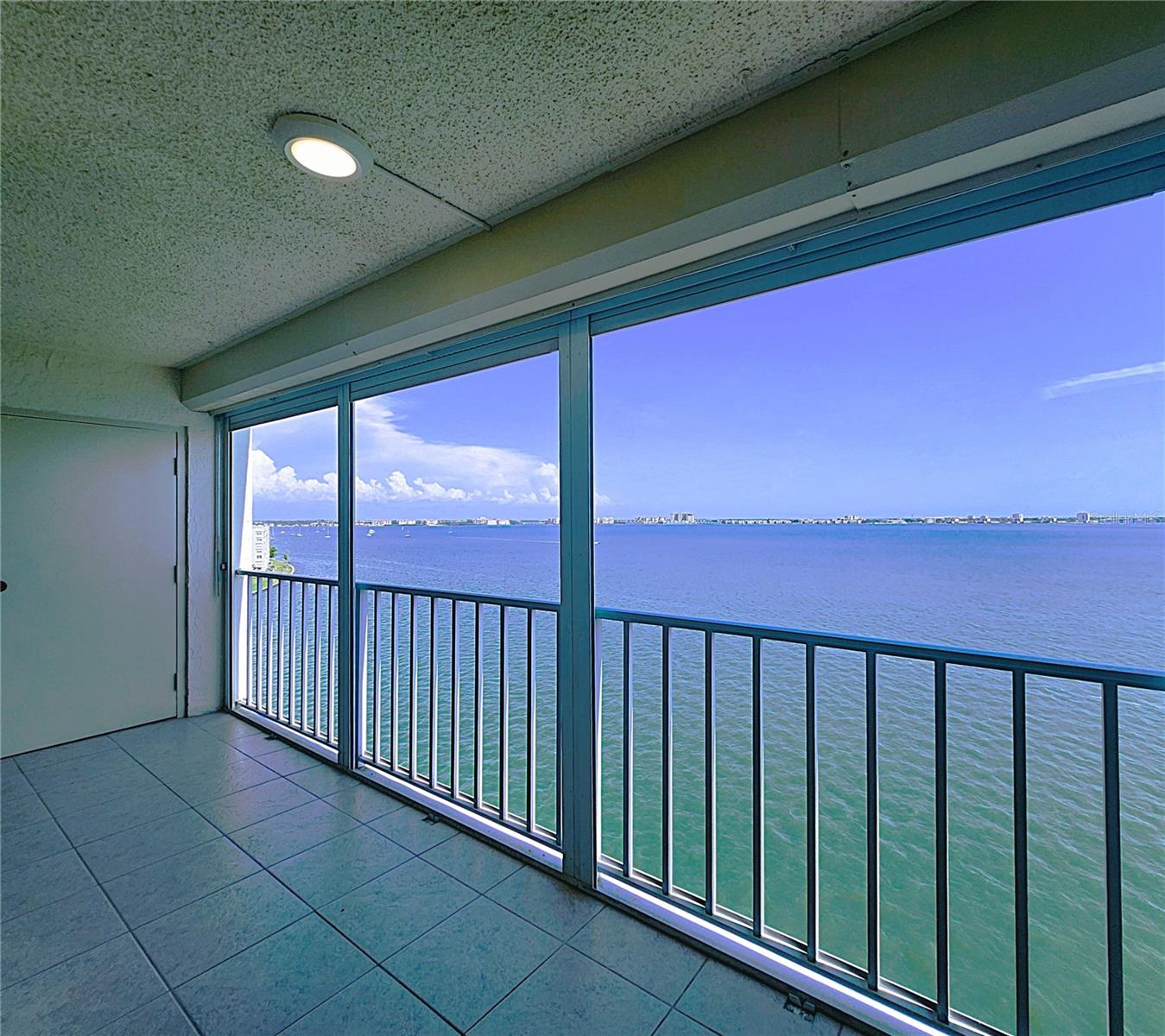 6060 Shore Blvd S #903