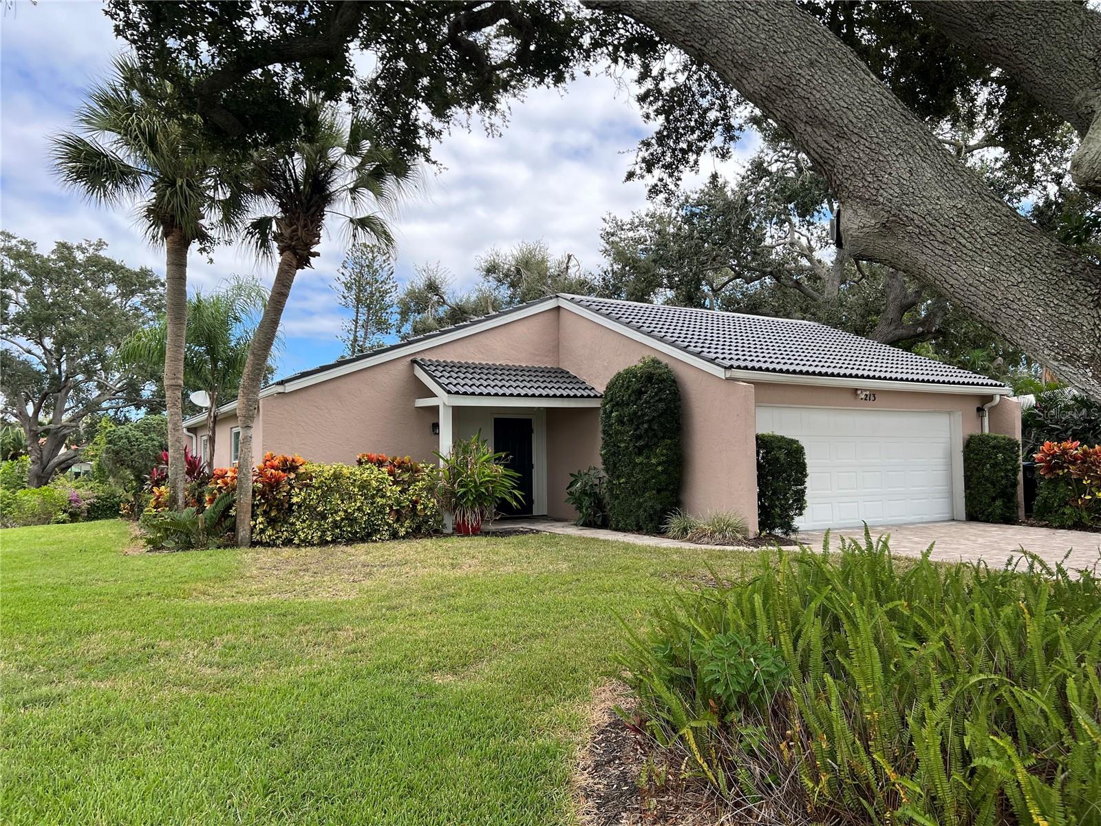 7213 Las Casas Dr