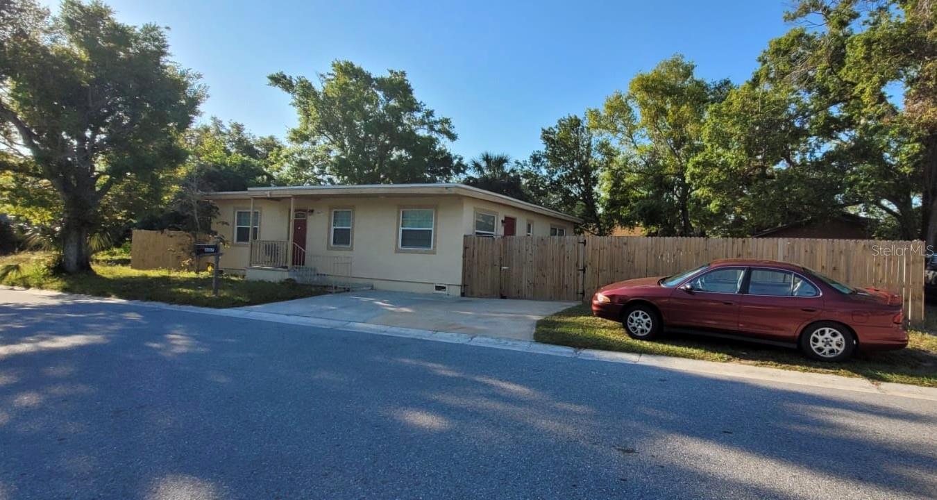 807 Palm Bluff St