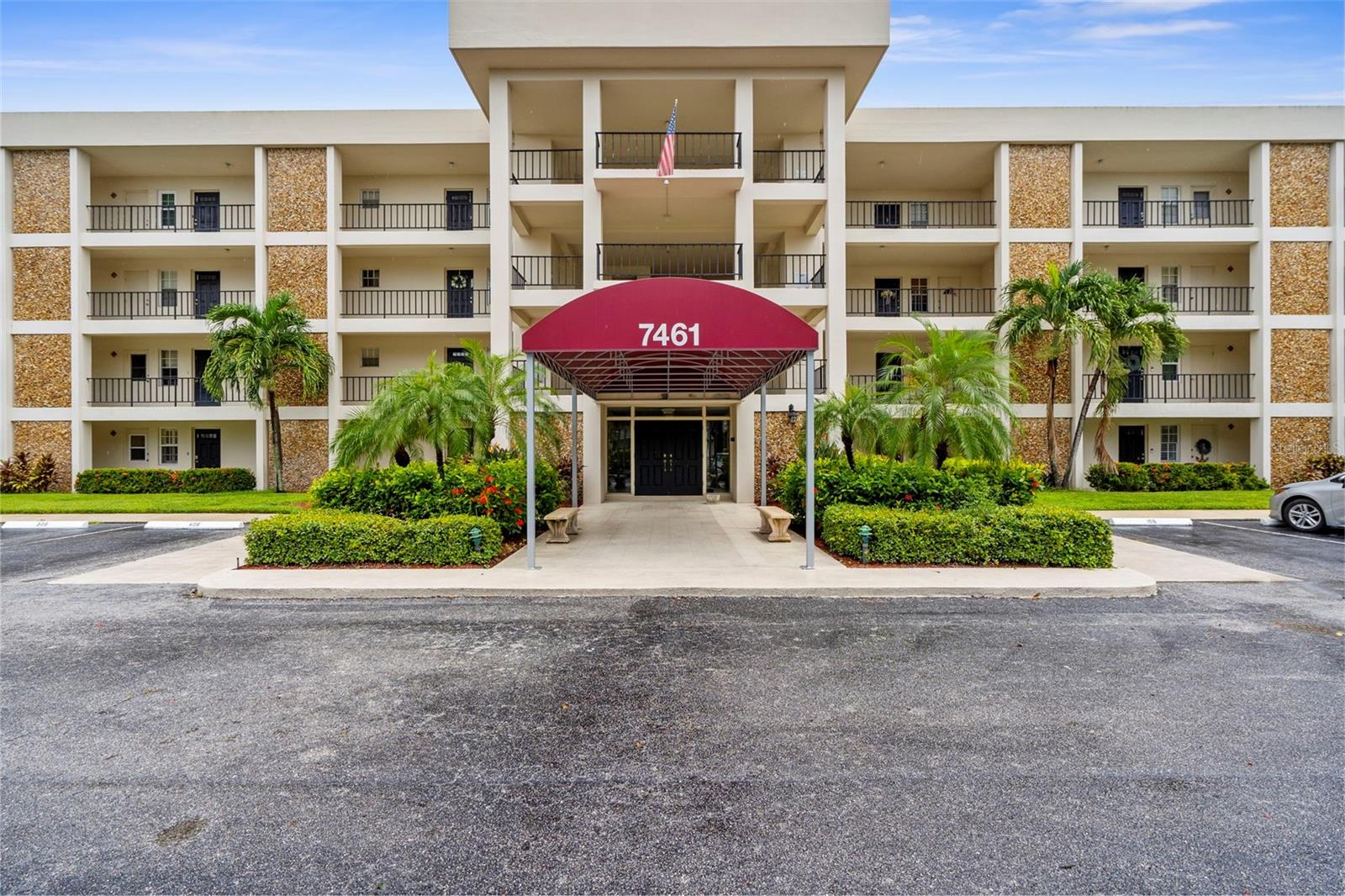 7461 W Country Club Dr N #301