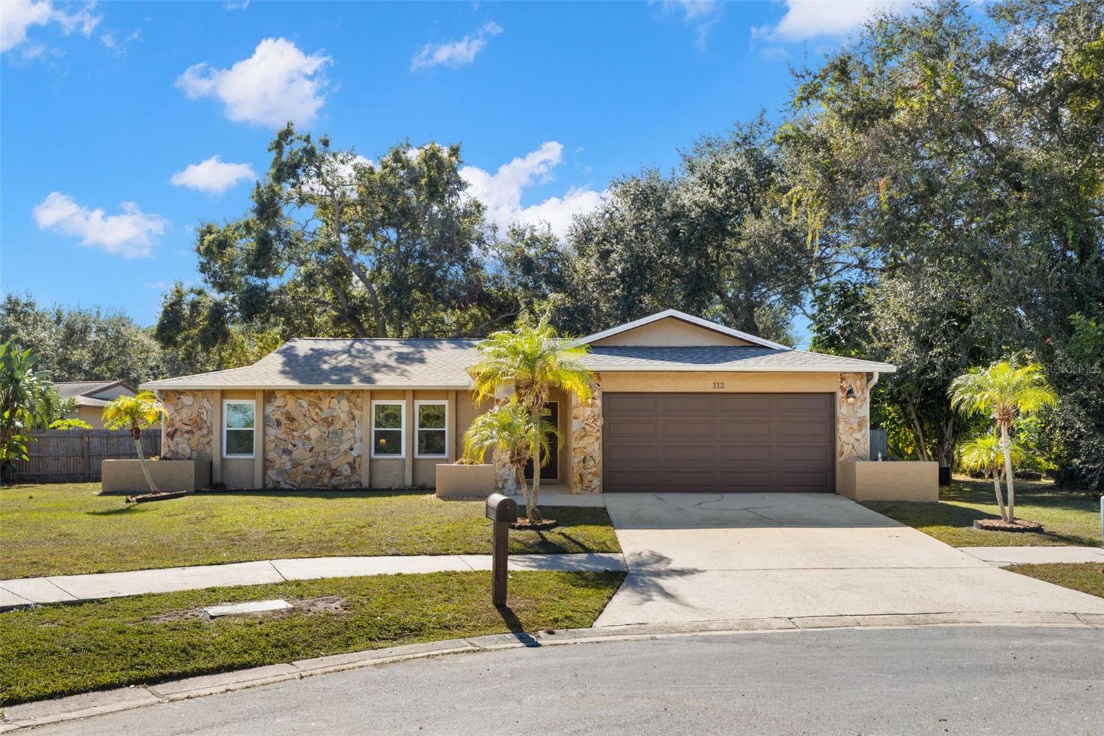 112 Meadowcross Dr