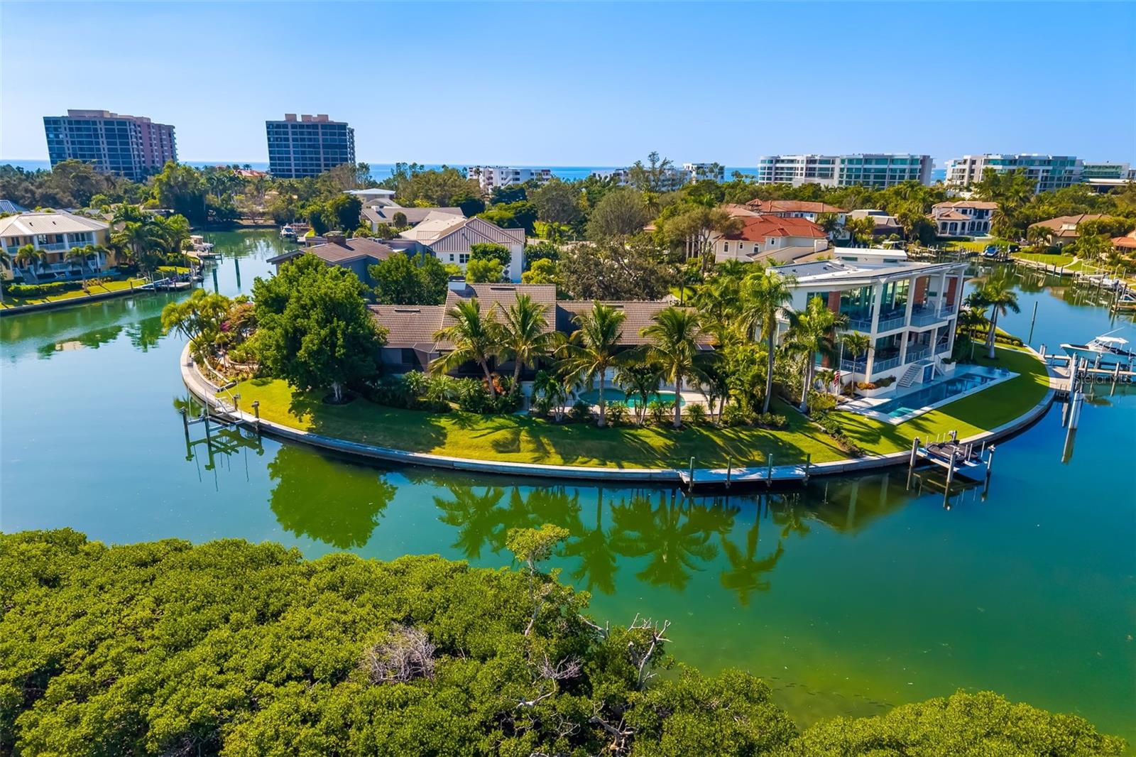 560 Harbor Cove Cir