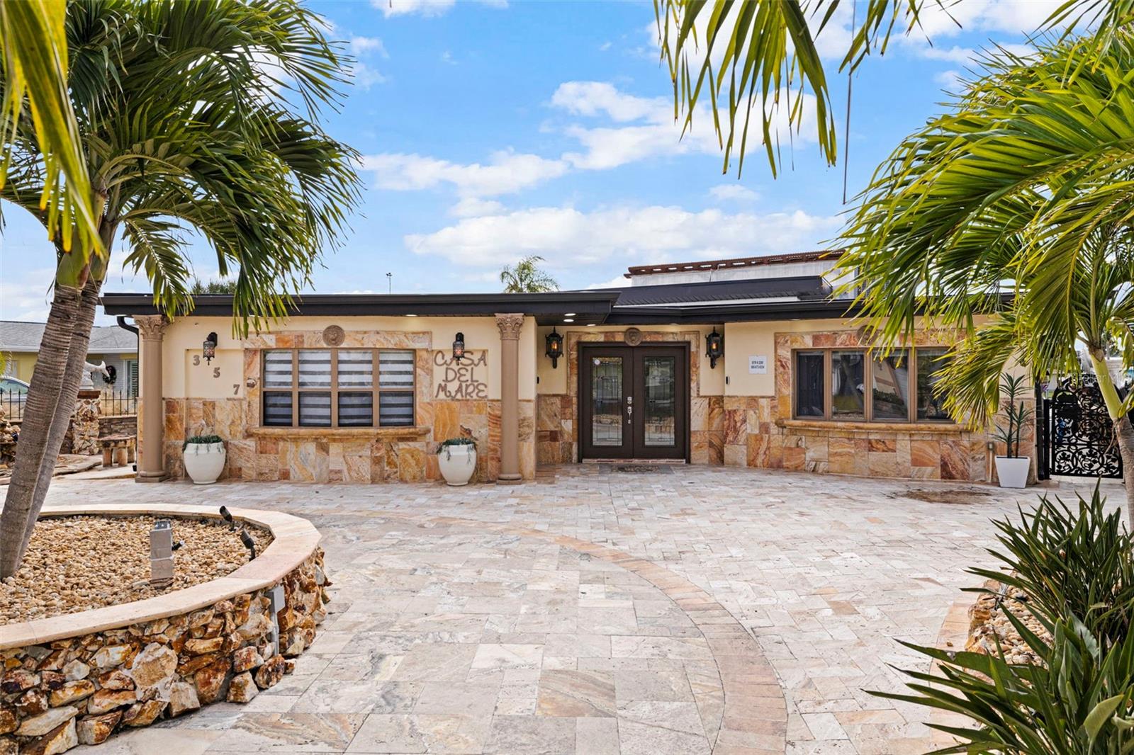 357 LA Hacienda Dr