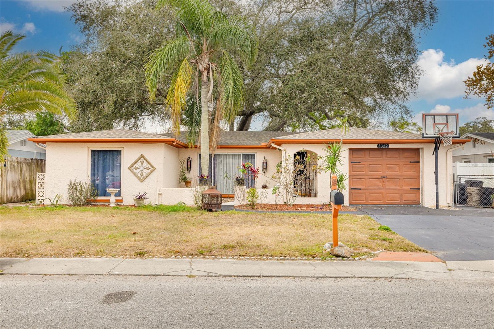 3322 Fairmount Dr