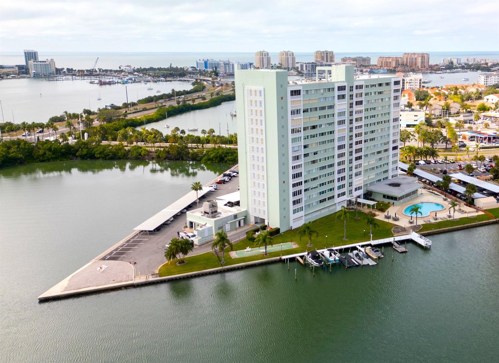 31 Island Way #703