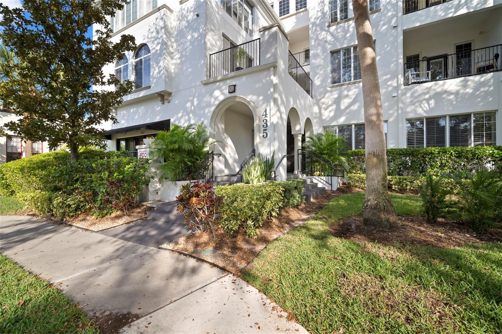 435 S Oregon Ave #305