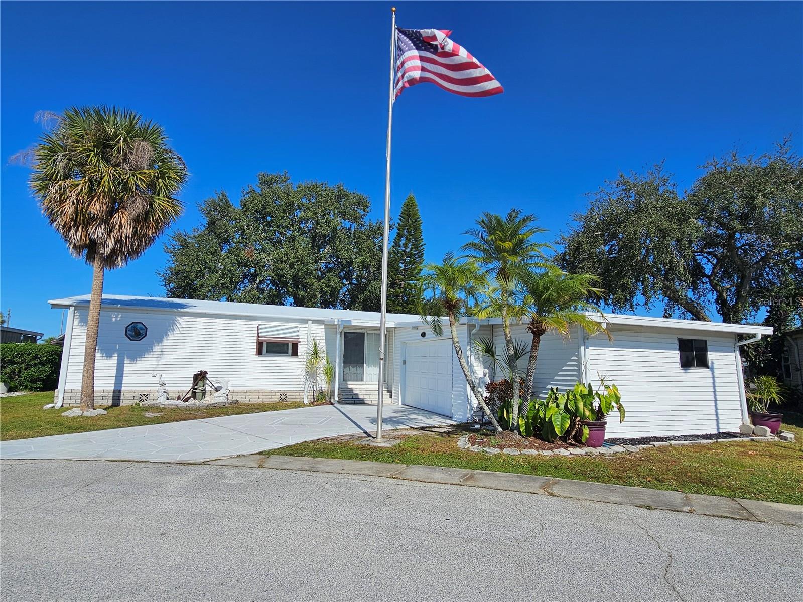 101 Dolphin Dr N