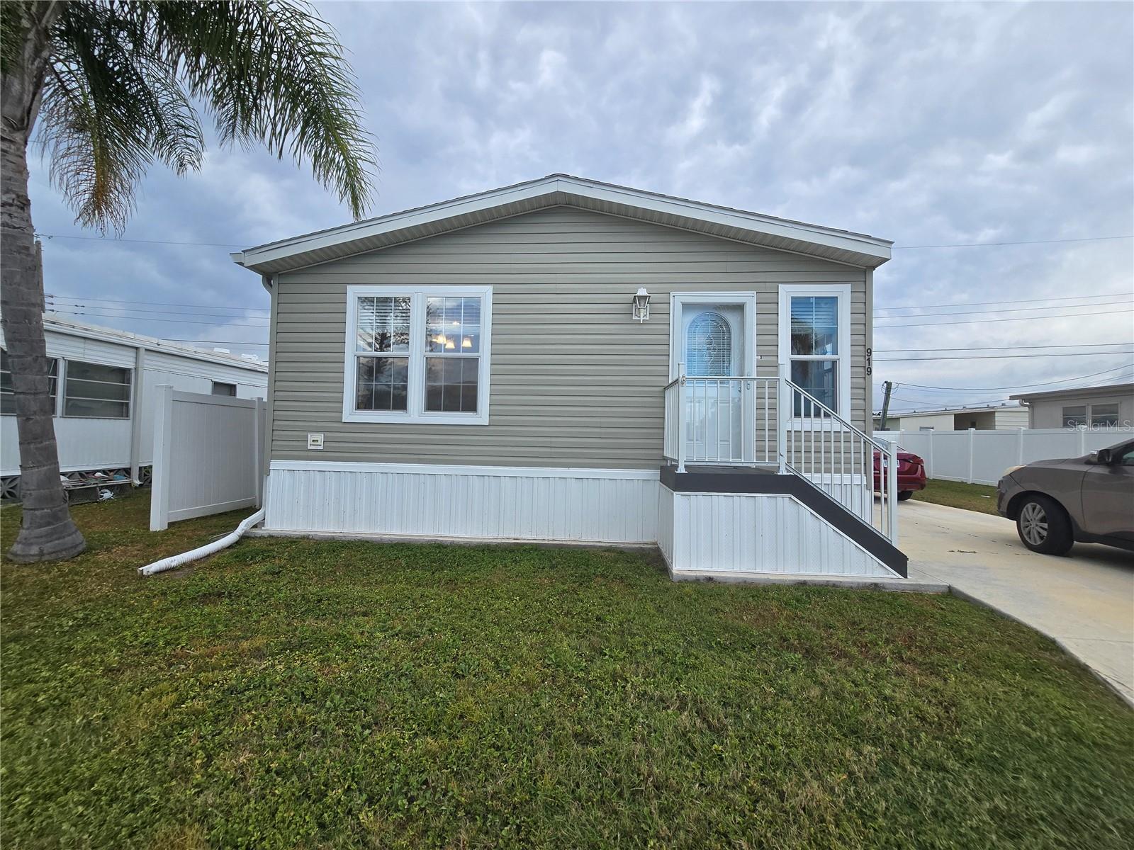 919 50th Ave W