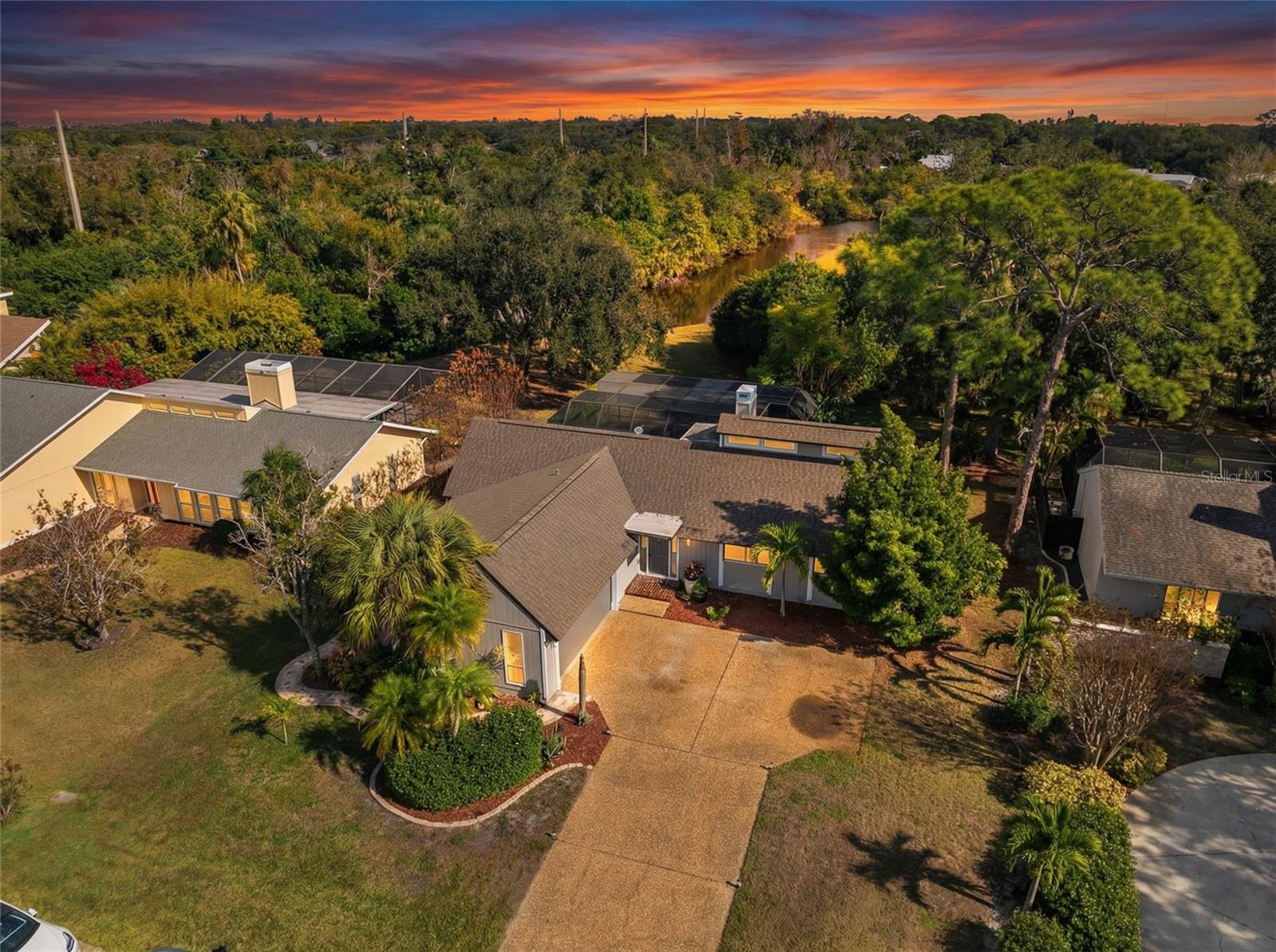5482 Beneva Woods Cir