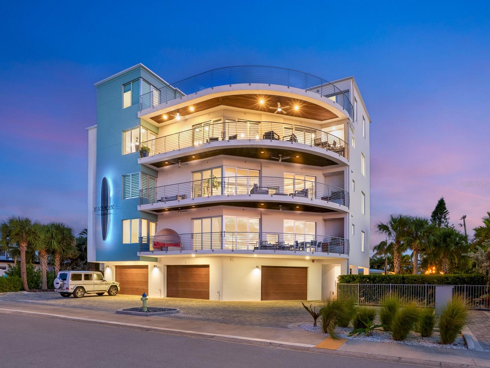 1140 Seaside Dr #301 & Penthouse