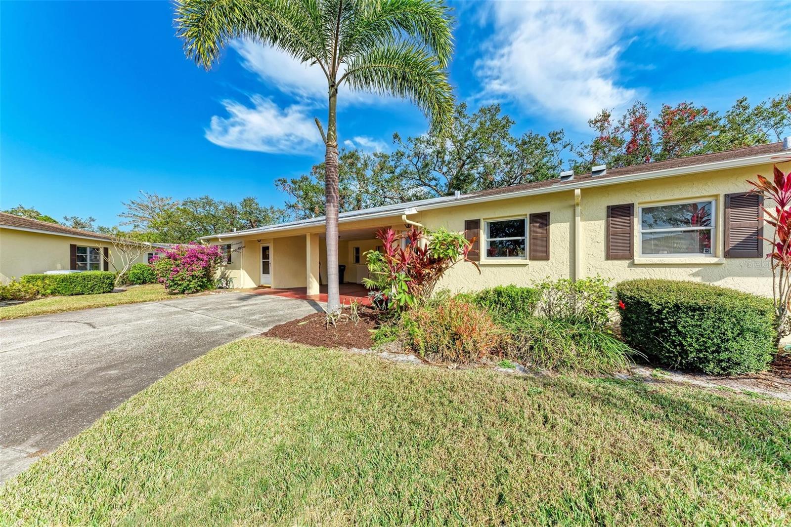 390 301 Blvd W #8C