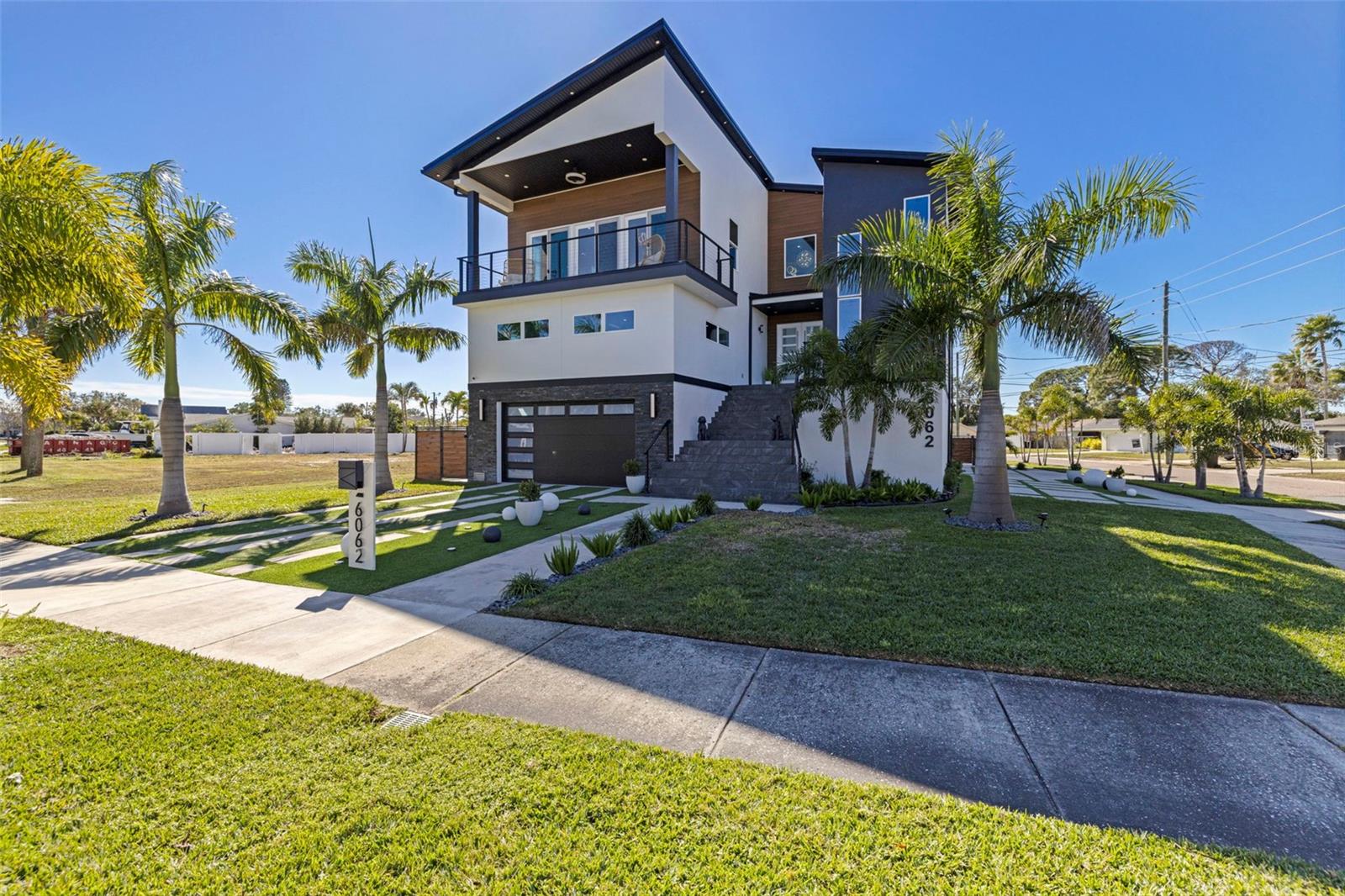 6062 Bayou Grande Blvd NE