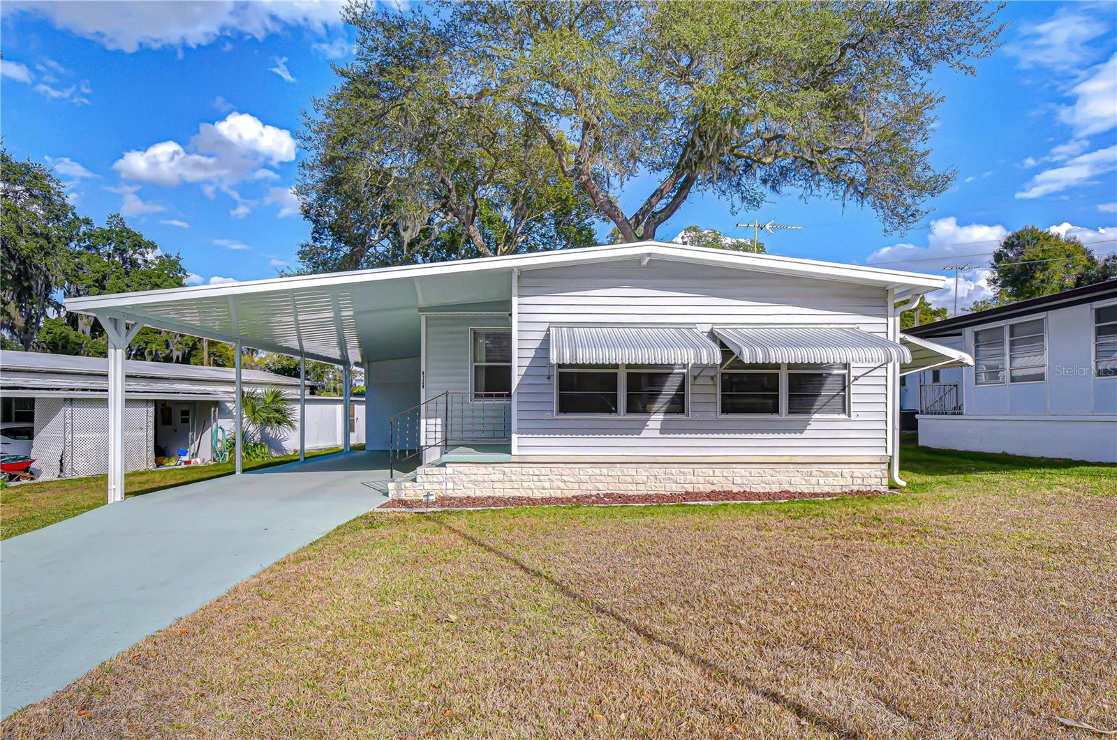 6128 Ridgewood Dr