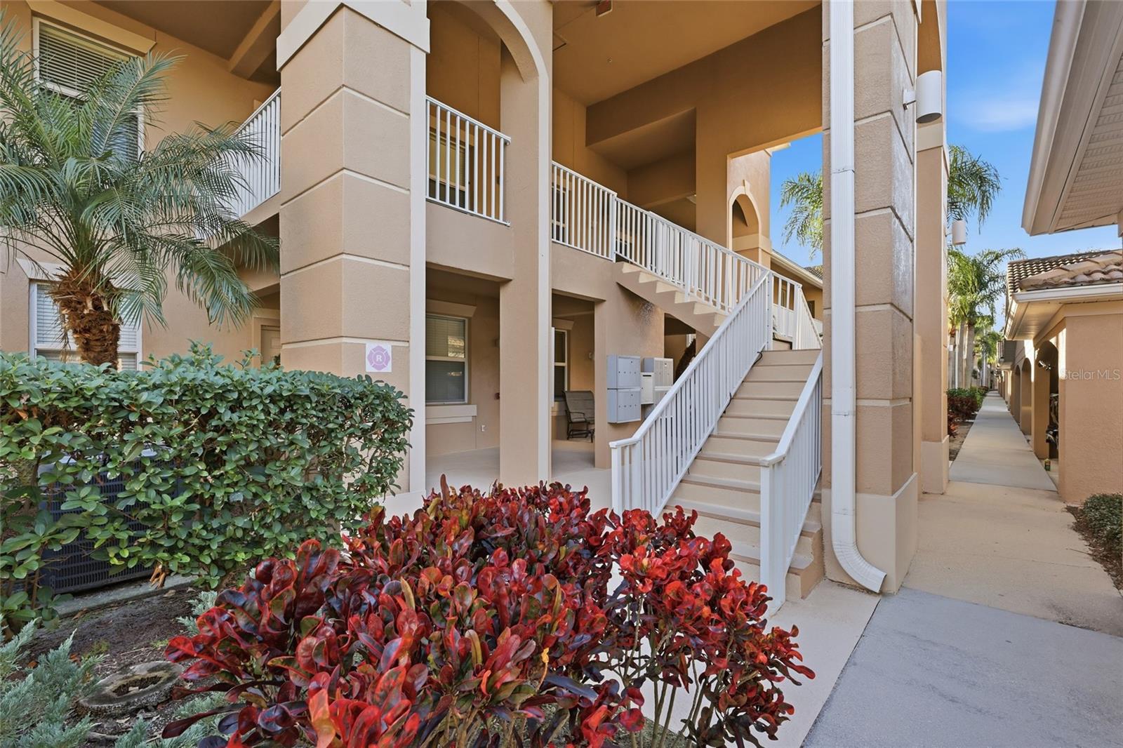 803 Fairwaycove Ln #205