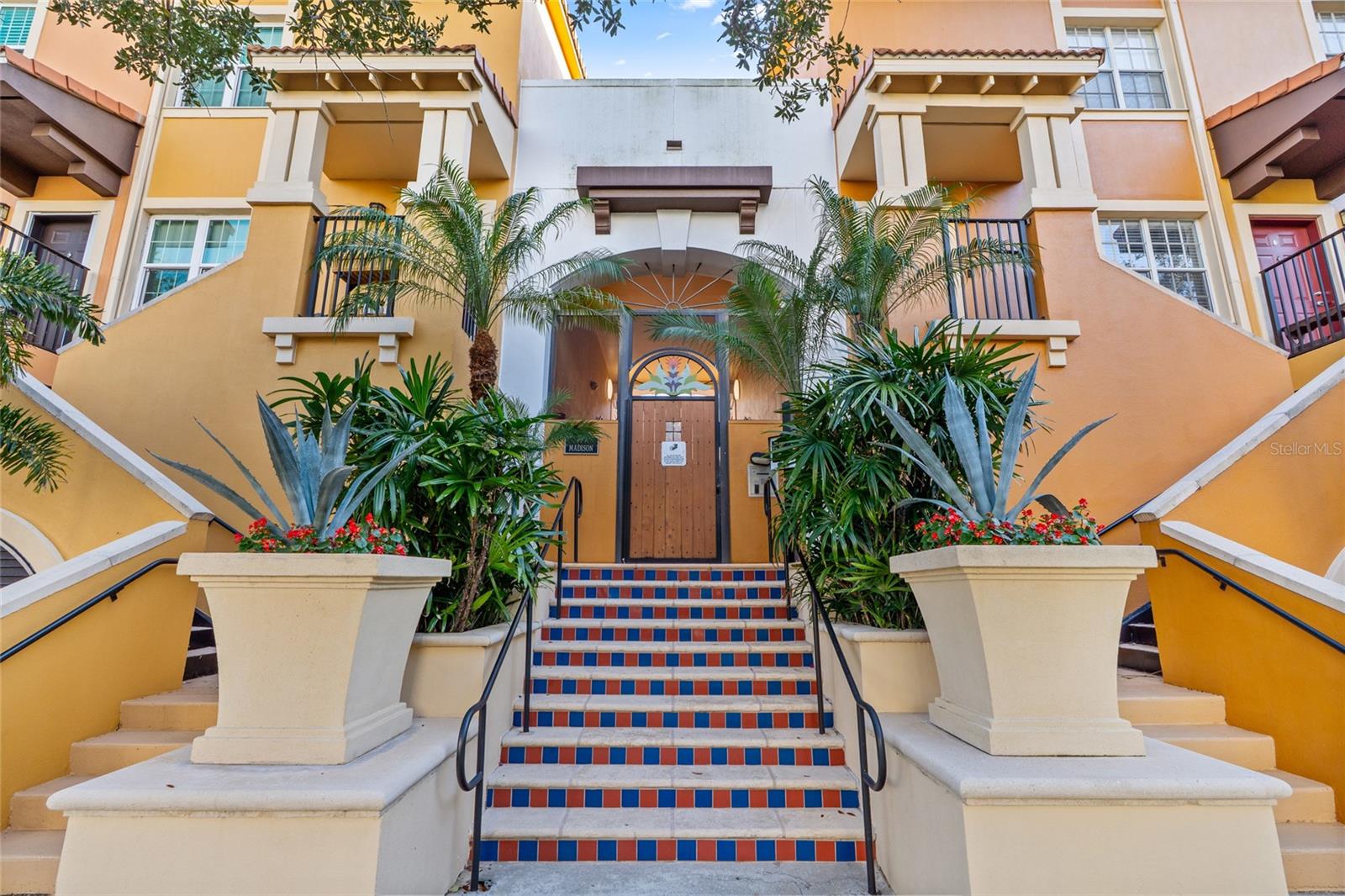 100 4th Ave S #115