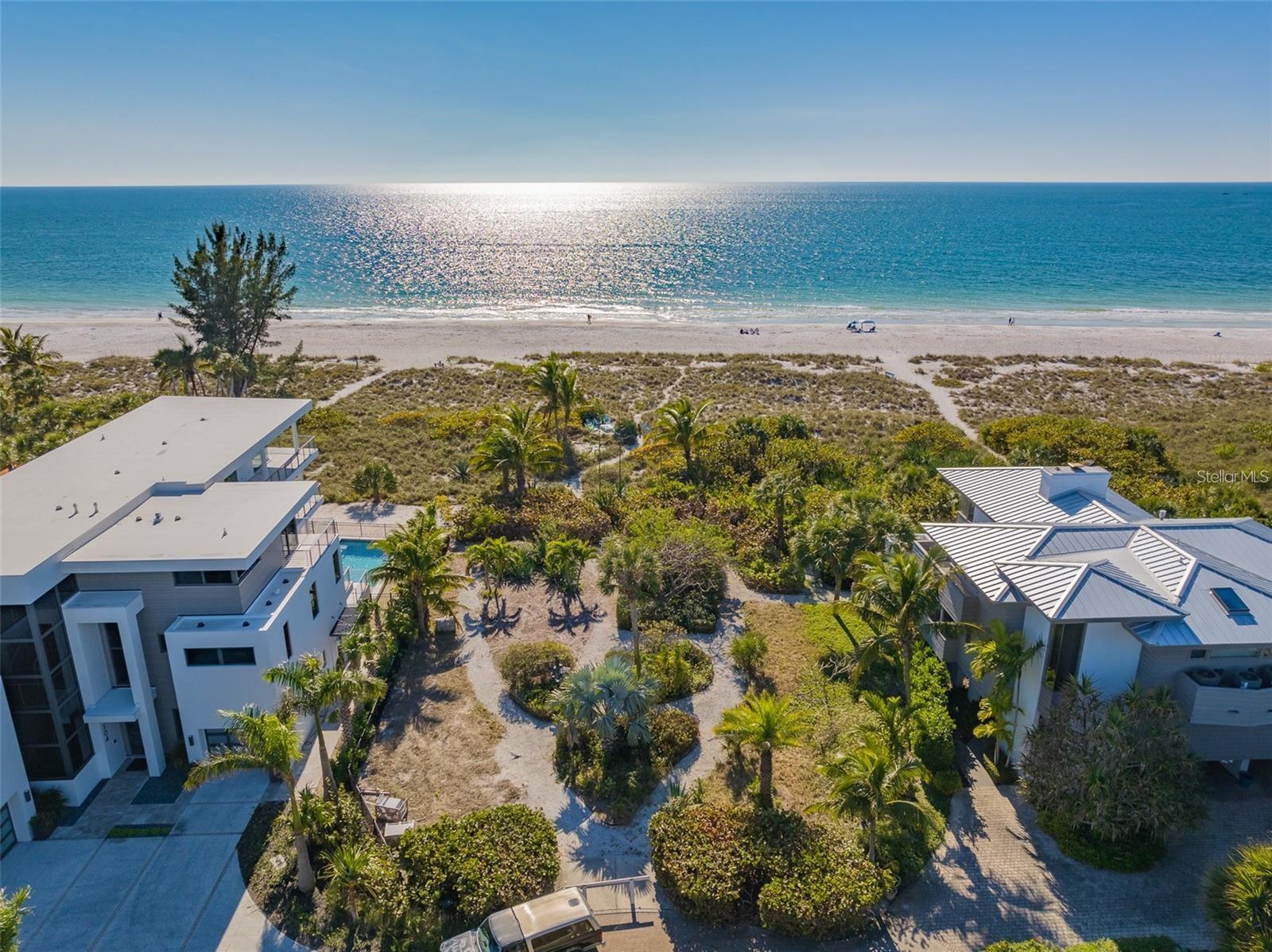 102 Sunset Ln