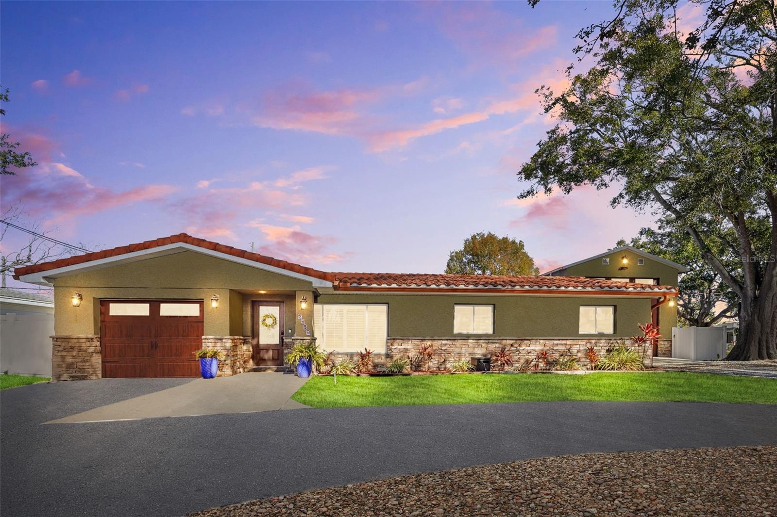 3595 Floral Dr