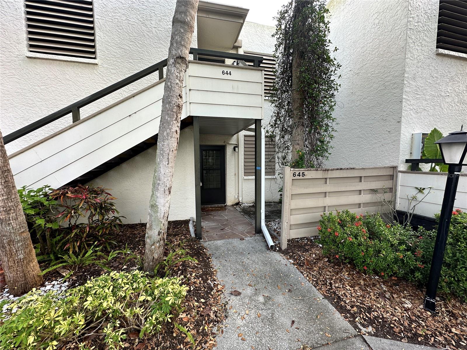 645 Woodlawn Dr