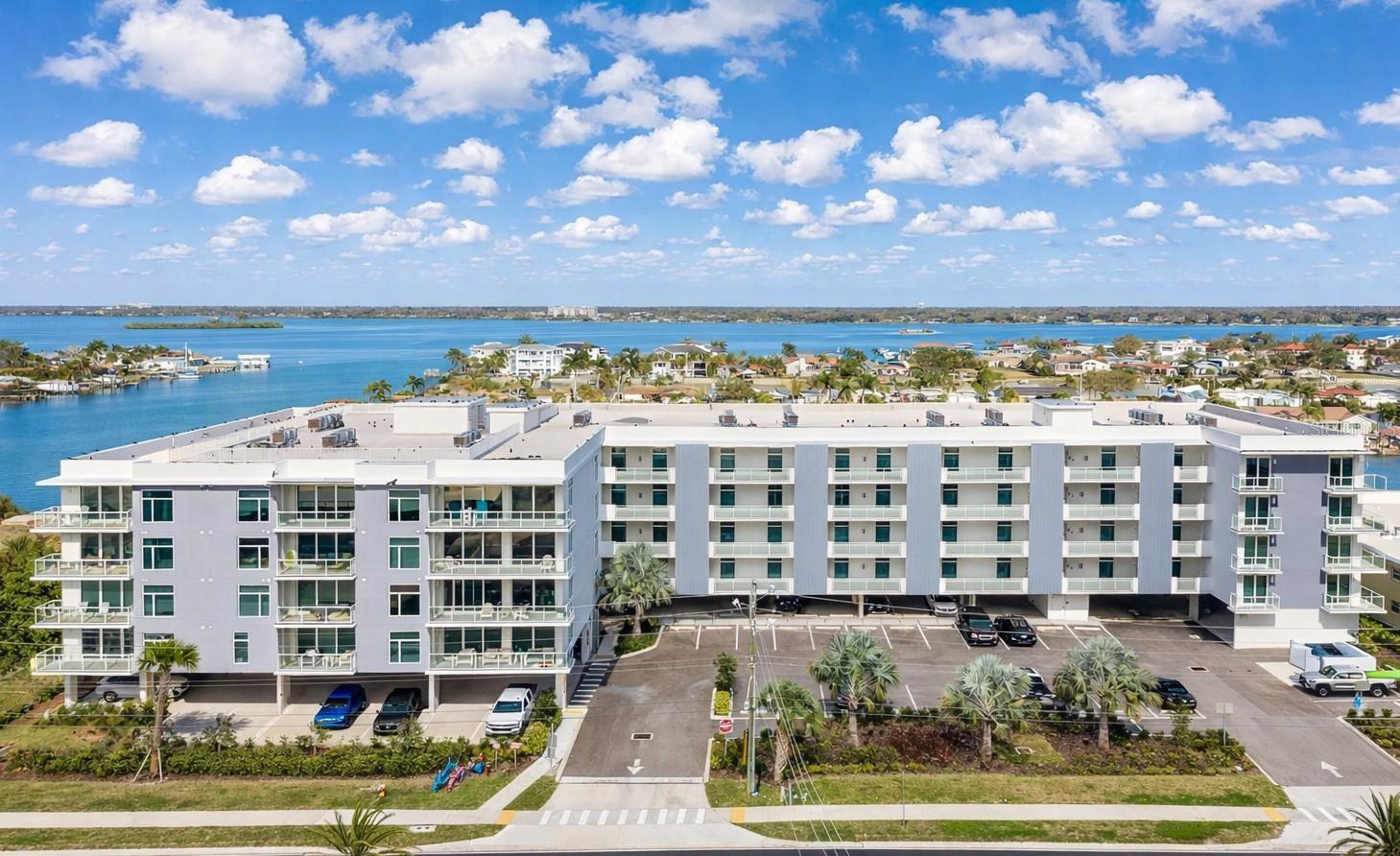 415 Island Way #402