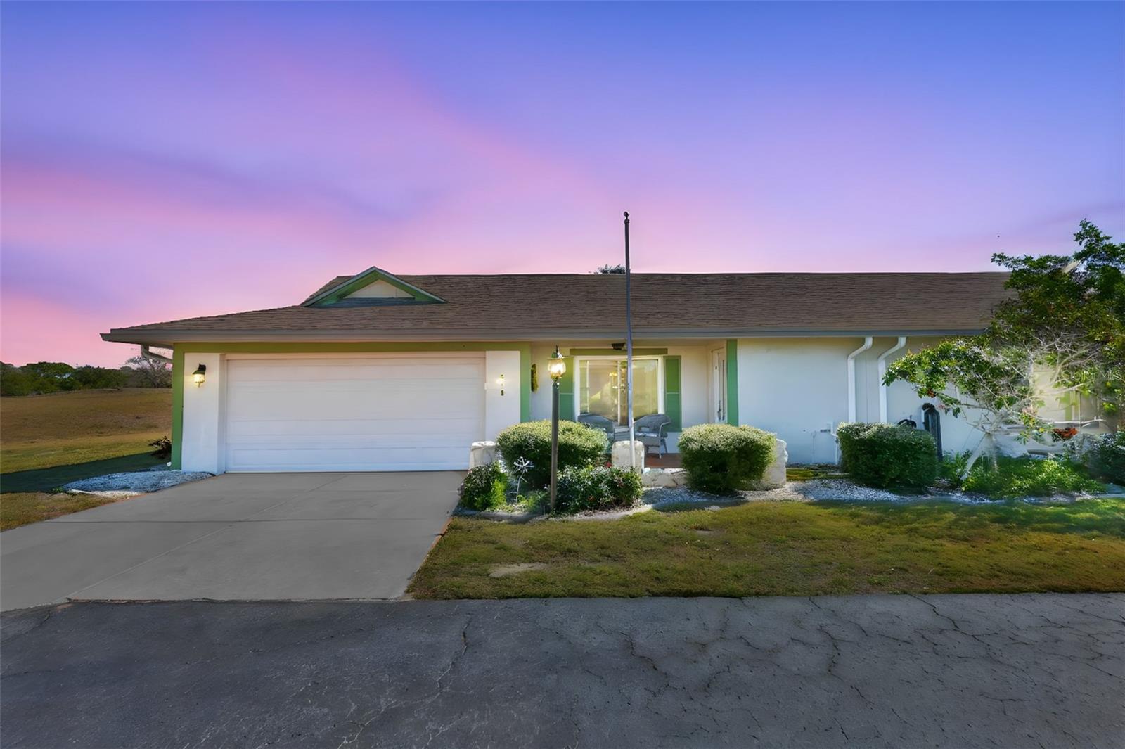 318 Fairside CT