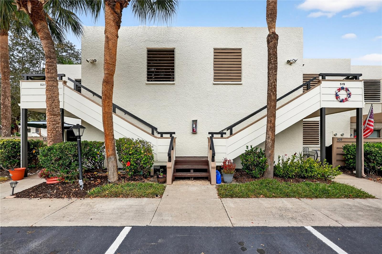 521 Lakeside Dr #521