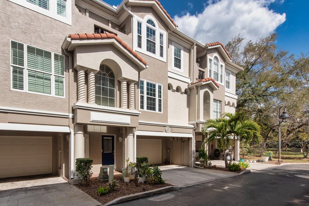 1430 Manatee Cir