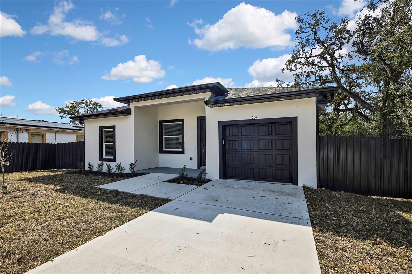 507 E Baker