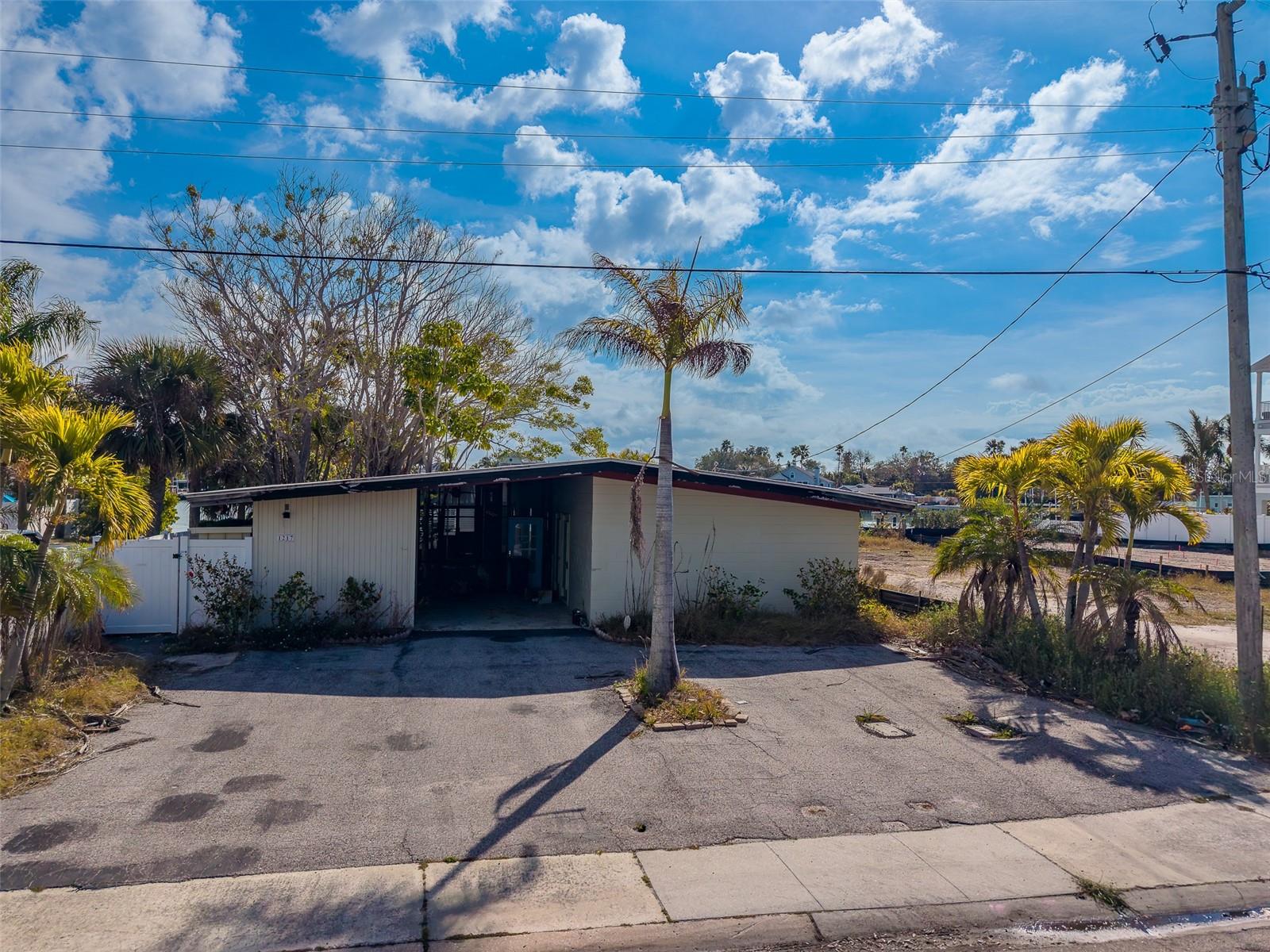 1217 Bay Shore Blvd