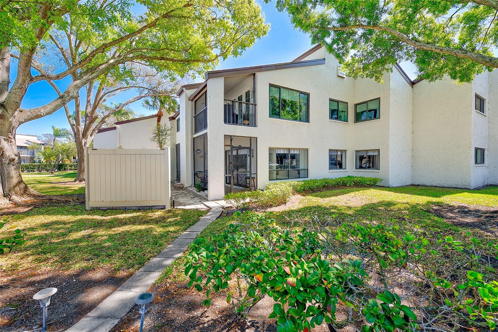 700 Starkey Rd #1216
