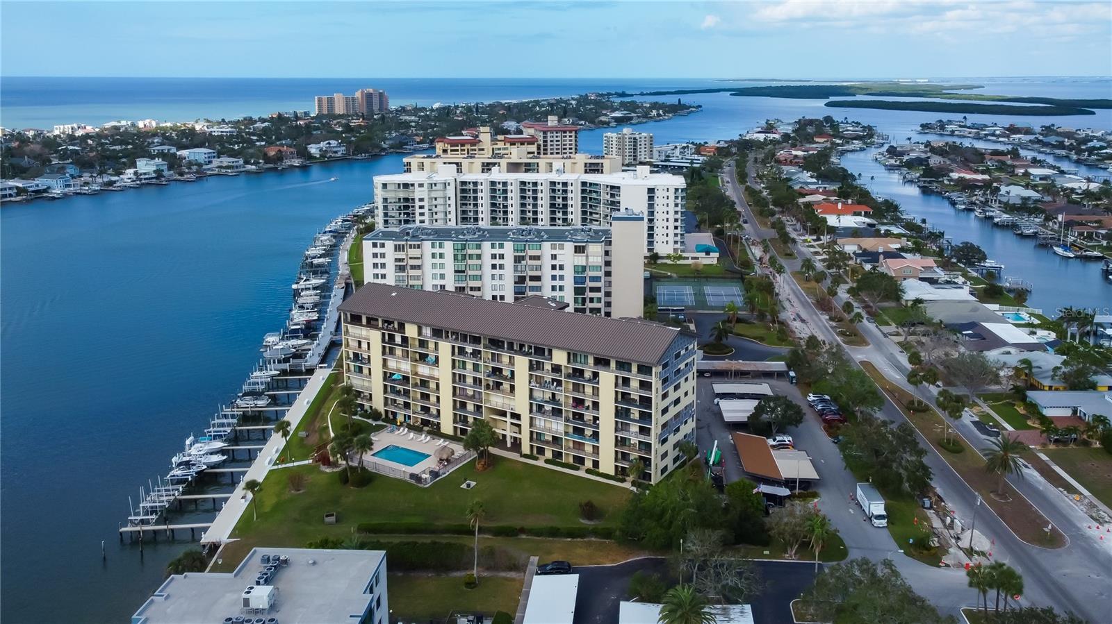 650 Island Way #206