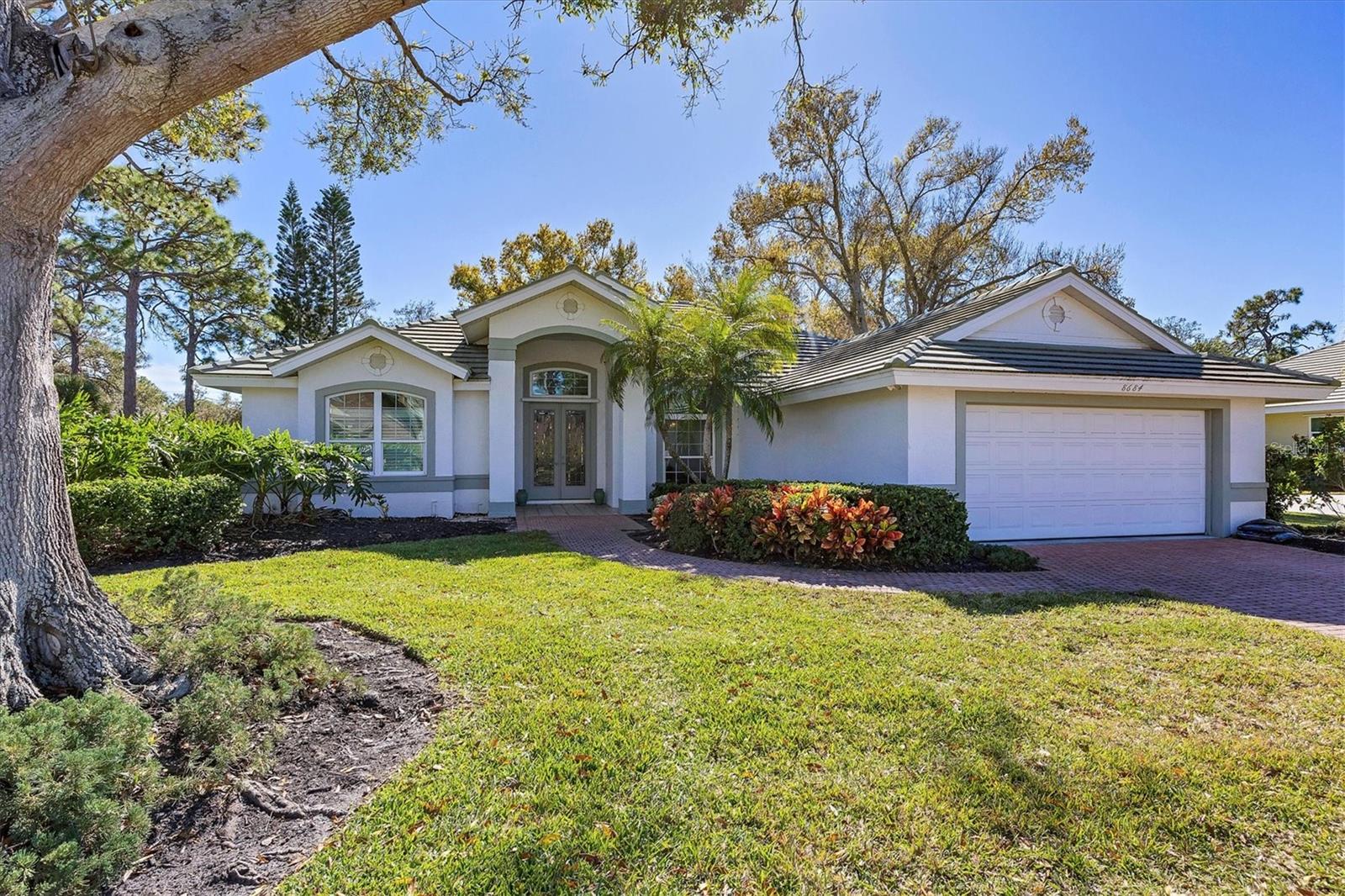 8684 Woodbriar Dr